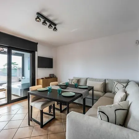 Semesterbostad Holaola Highclass Townhouse