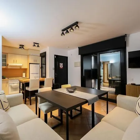 Semesterbostad Holaola Highclass Townhouse